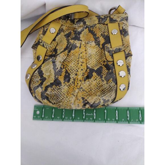 B Makowsky Crossbody Bag Womens Yellow Snake Print Leather Studded Purse - Picture 7 of 8